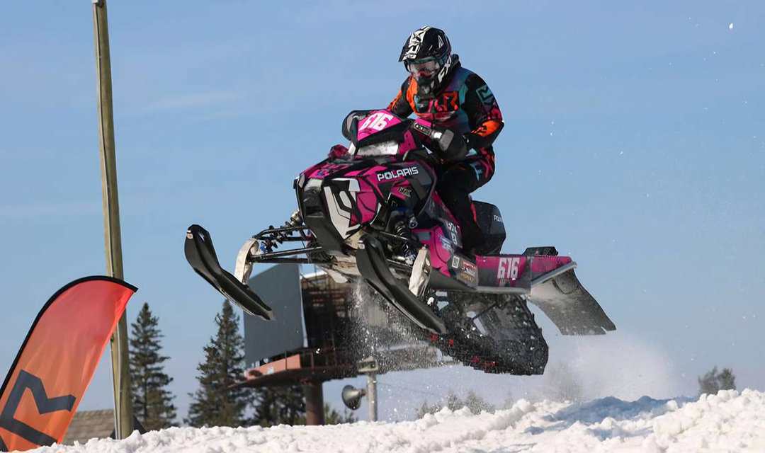All Eyes Are On The Contender – Michigan Snowmobiler Magazine
